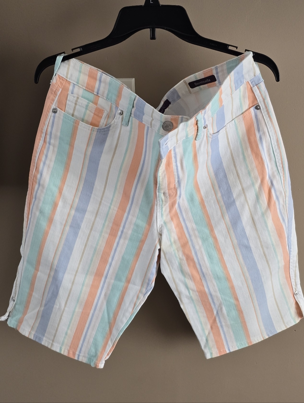 Gloria Vanderbilt Women's Striped Pastel Bermuda Shorts. Size 8.